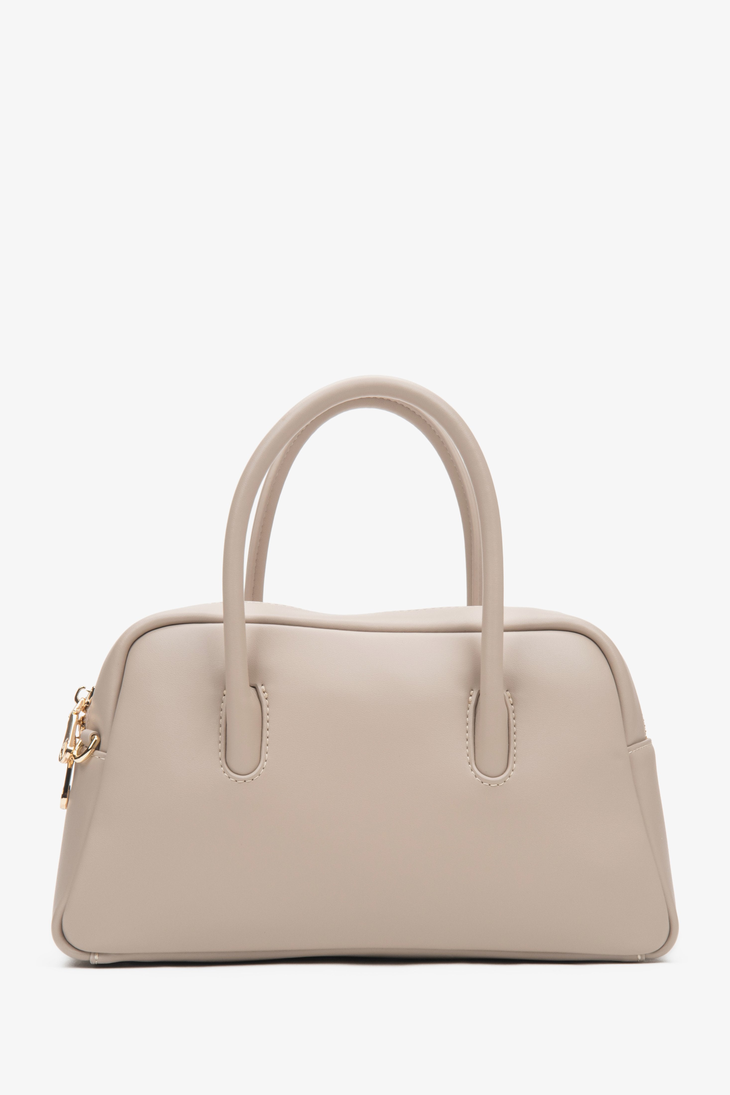 Versatile beige women's handbag by Estro, made of genuine leather in a box shape – perfect for any occasion.