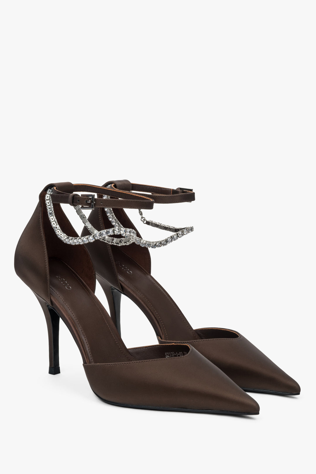 Elegant dark brown women's pumps made of textured leather.