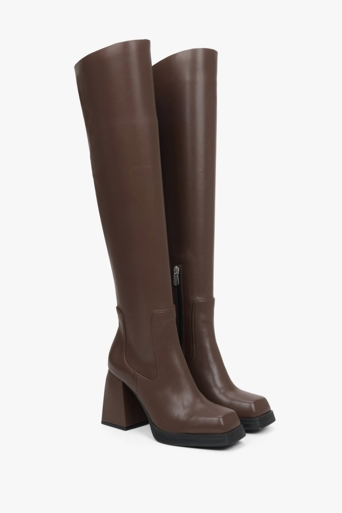 Elegant saddle brown women's boots genuine leather - presentation of a shoe toe and sideline.