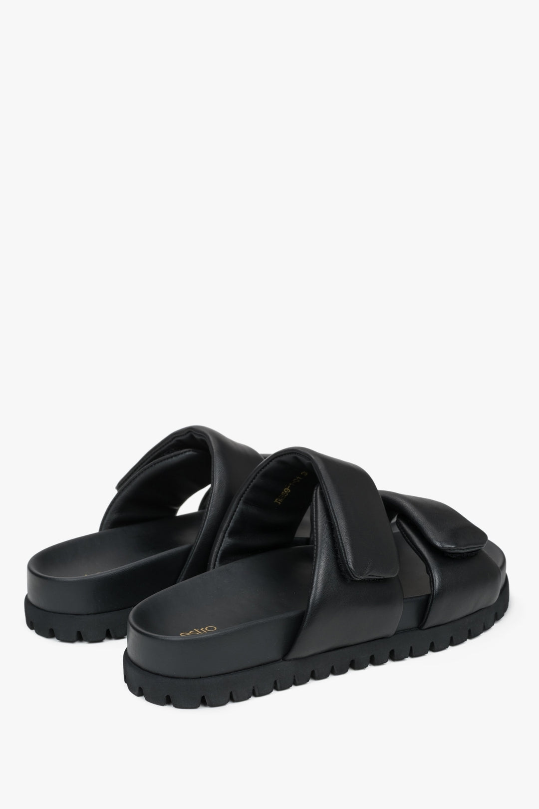Black leather slides by Estro, perfect for summer, with soft straps that provide comfort all day long.
