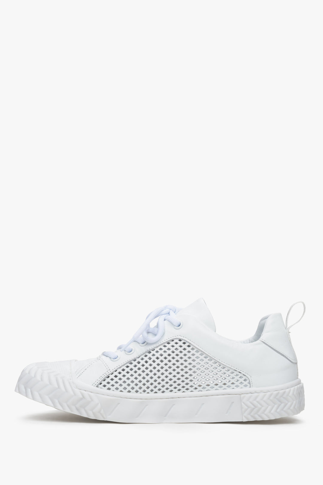 White women's sneakers by ES 8 made of natural leather with perforation and laces.