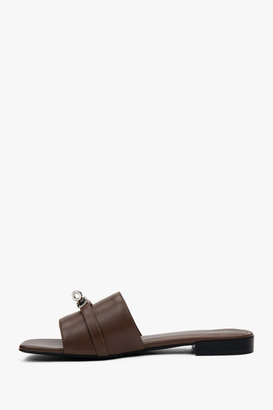 Stylish dark brown Estro women's slide sandals, featuring a subtle silver embellishment and offering comfort thanks to the flat heel.