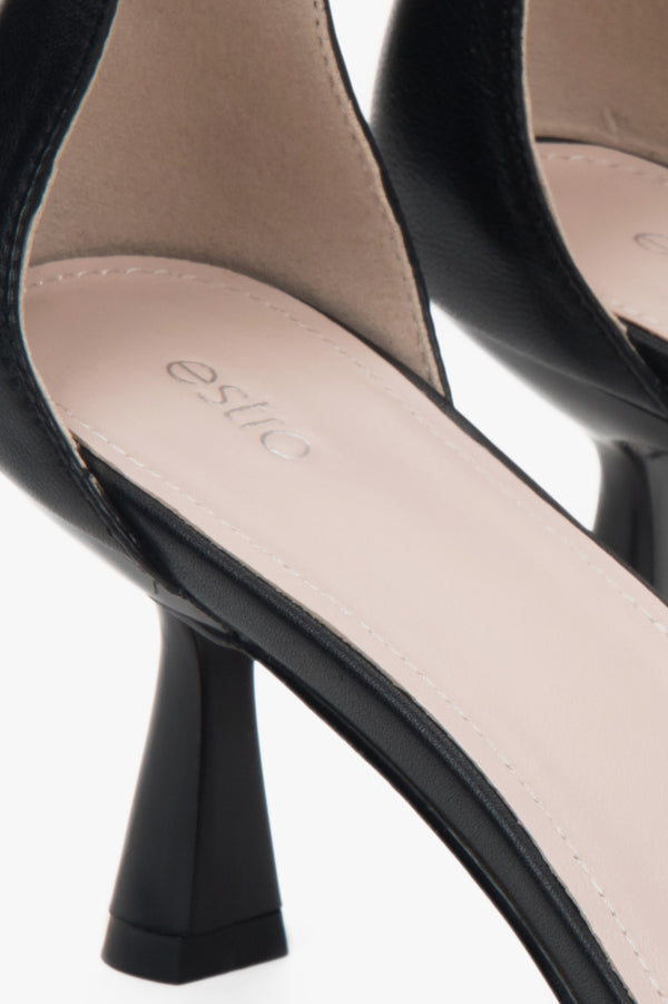 Black leather sandals with a funnel heel from Estro - details.