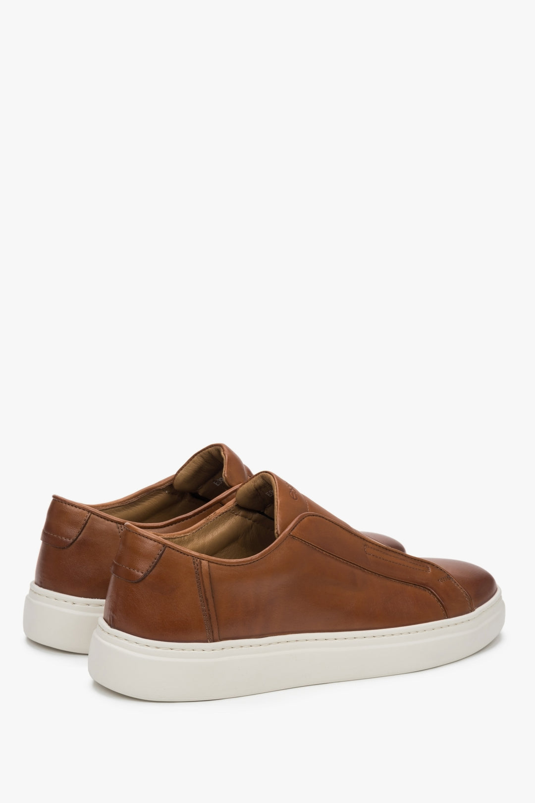 Brown leather men's sneakers by Estro, made of Italian genuine leather and set on a flexible, cushioned sole.
