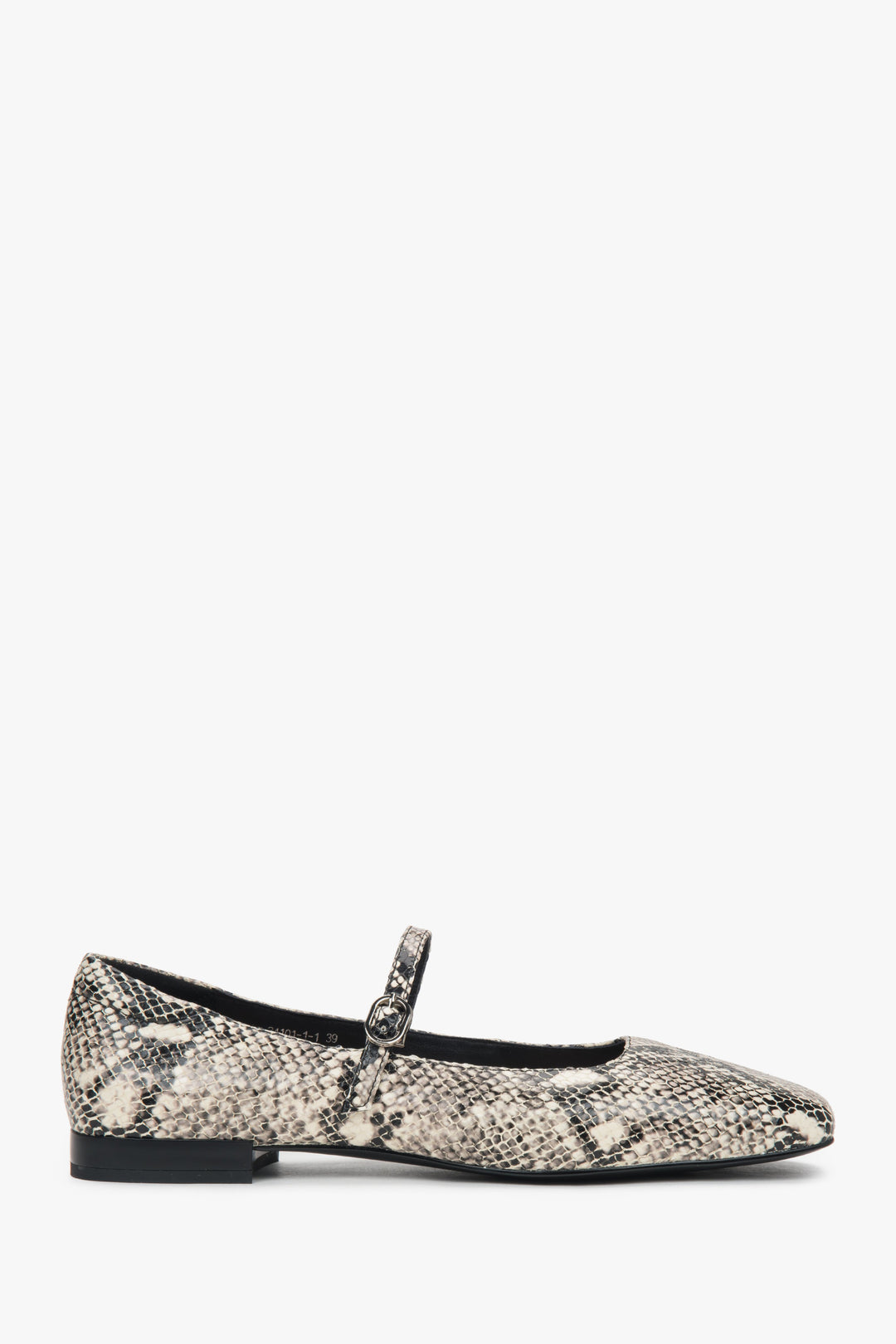 Women's Black & White Leather Ballet Flats with an Animal Print Estro ER00117151.