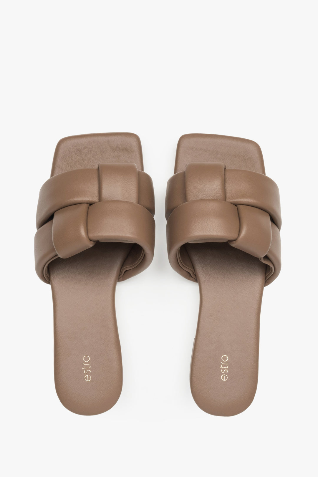 Universal light brown women's Estro flip-flops, made of natural leather, ensuring comfort and freedom of movement on warm days.