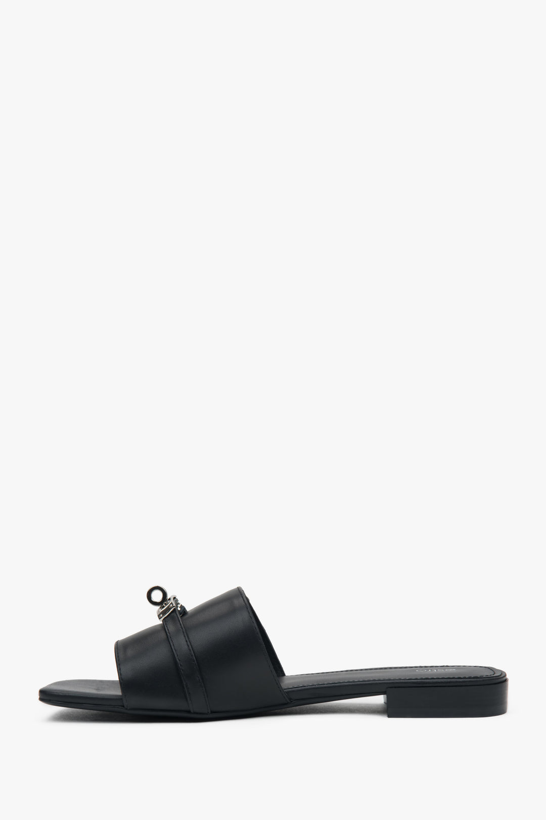 Stylish black Estro women's slide sandals, featuring a subtle silver embellishment and offering comfort thanks to the flat heel.