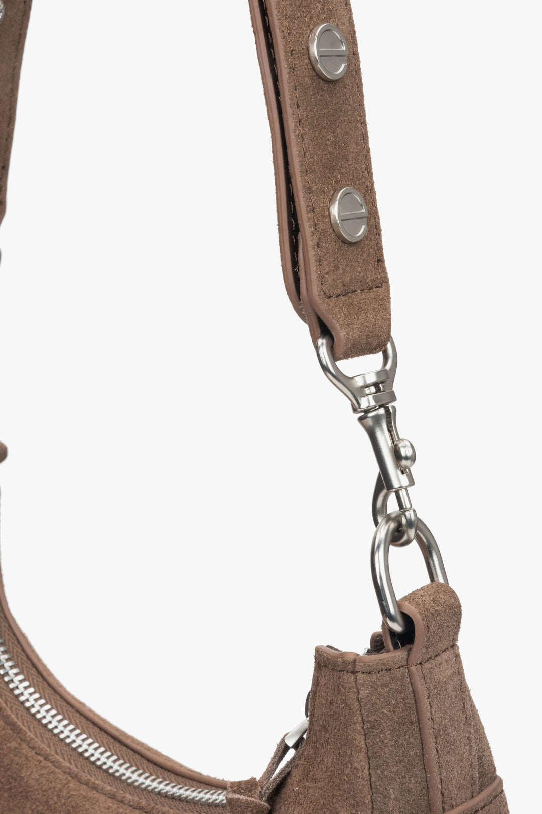 Velour shoulder bag by Estro in dark brown with fringes – details.