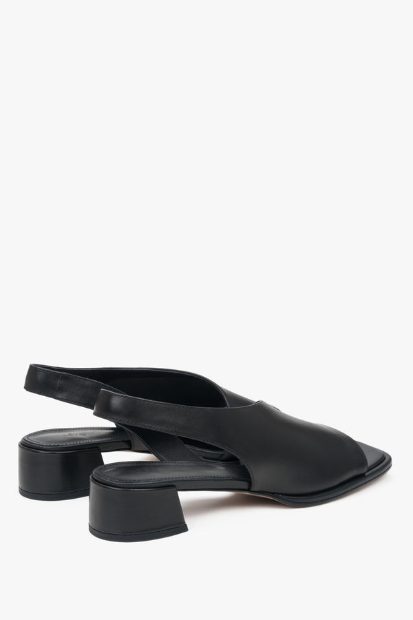 Women's black leather sandals by Estro – a combination of genuine leather and the comfort of a low heel, perfect for any occasion.