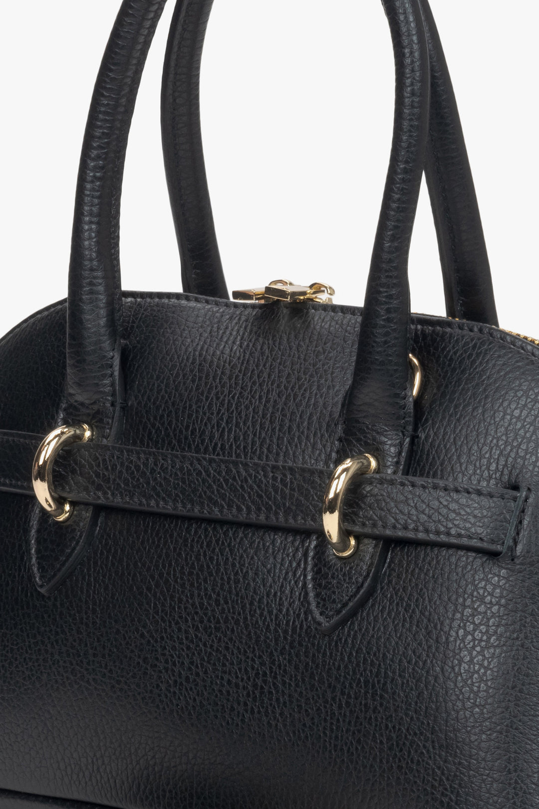 Women's black shoulder bag made of premium Italian leather by Estro.