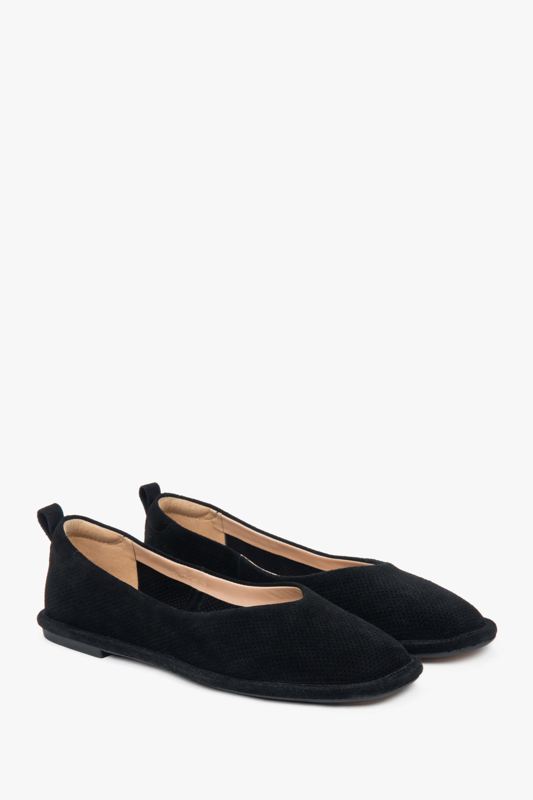 Women's ballet flats by Estro in black, made of soft genuine perforated velour.