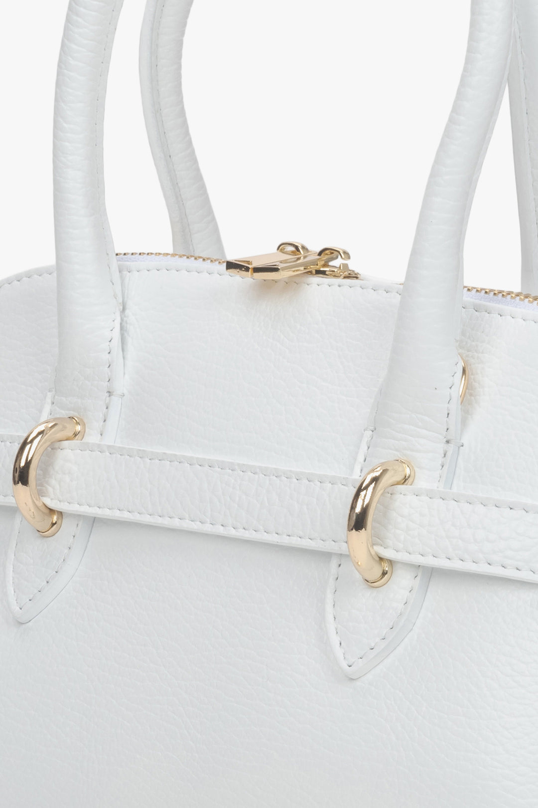 Women's white shoulder bag made of premium Italian leather by Estro.