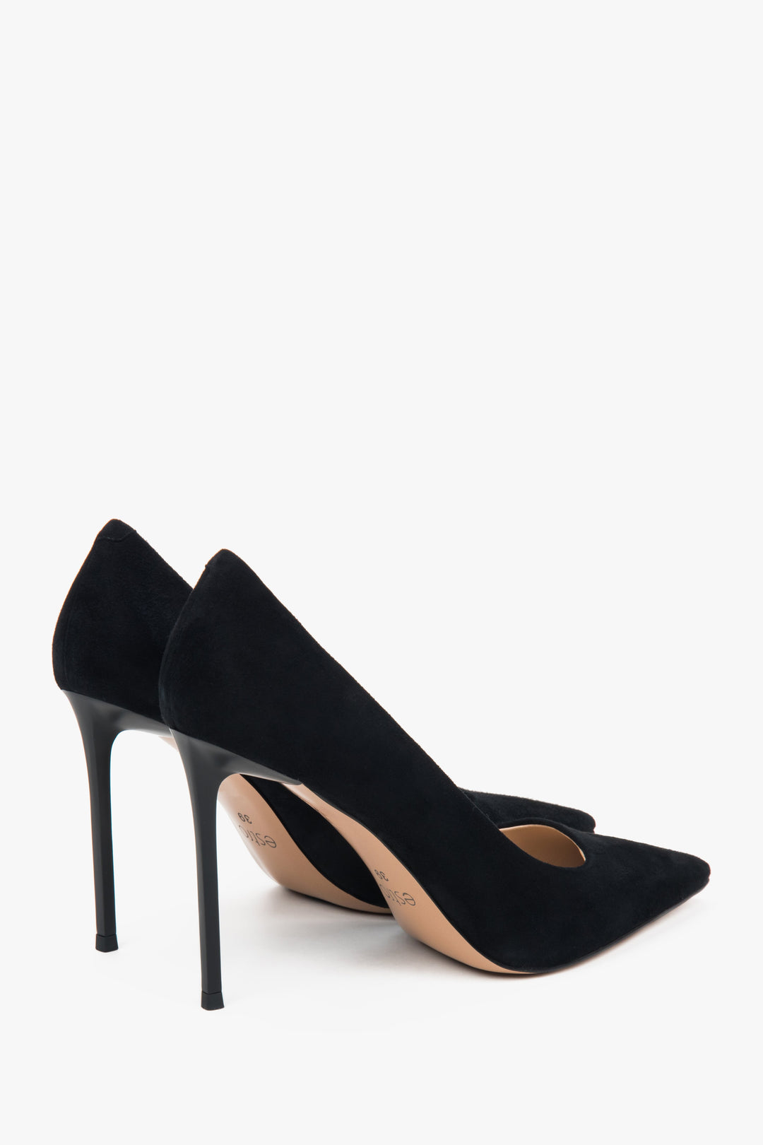Elegant black pumps made of genuine velour with a high heel.
