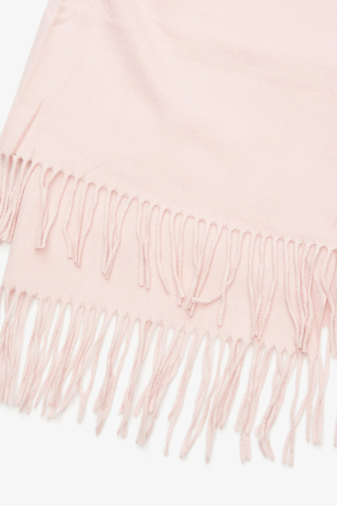 Stylish women's scarf with fringes in light pink by Estro.