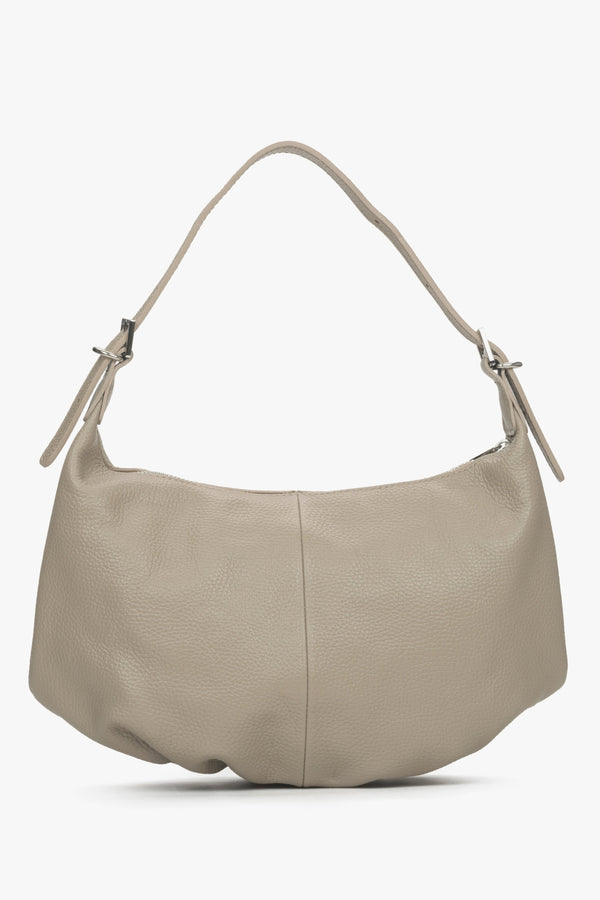 Beige leather bag by Estro.