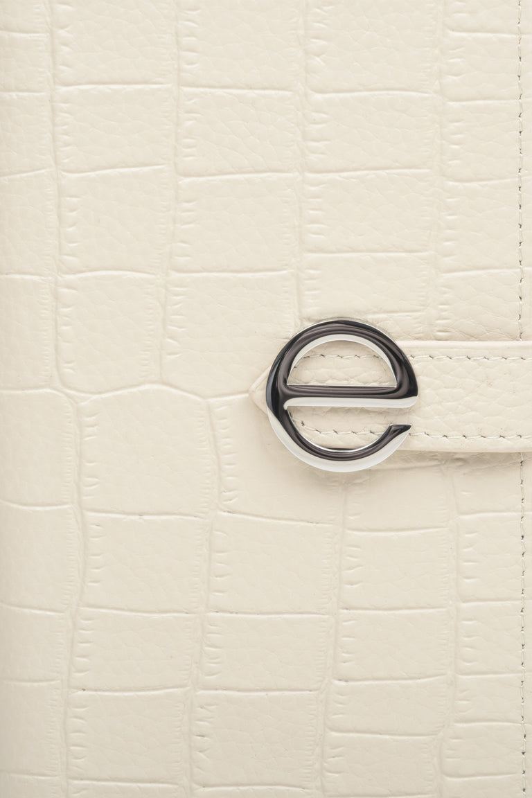 Women's large light beige leather wallet by Estro - close-up on details.