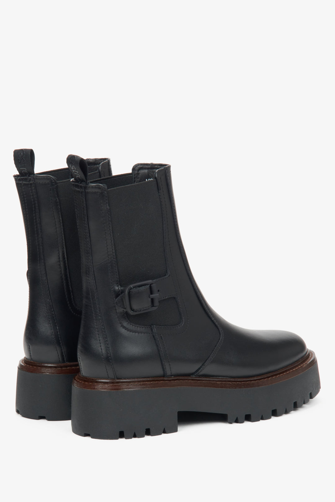 Women's leather platform ankle boots by Estro - close-up of the heel counter.