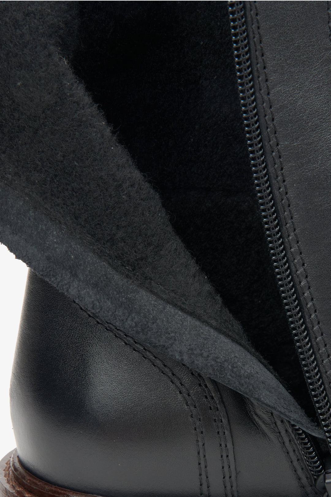 Women's black ankle boots by Estro - close-up of the interior.