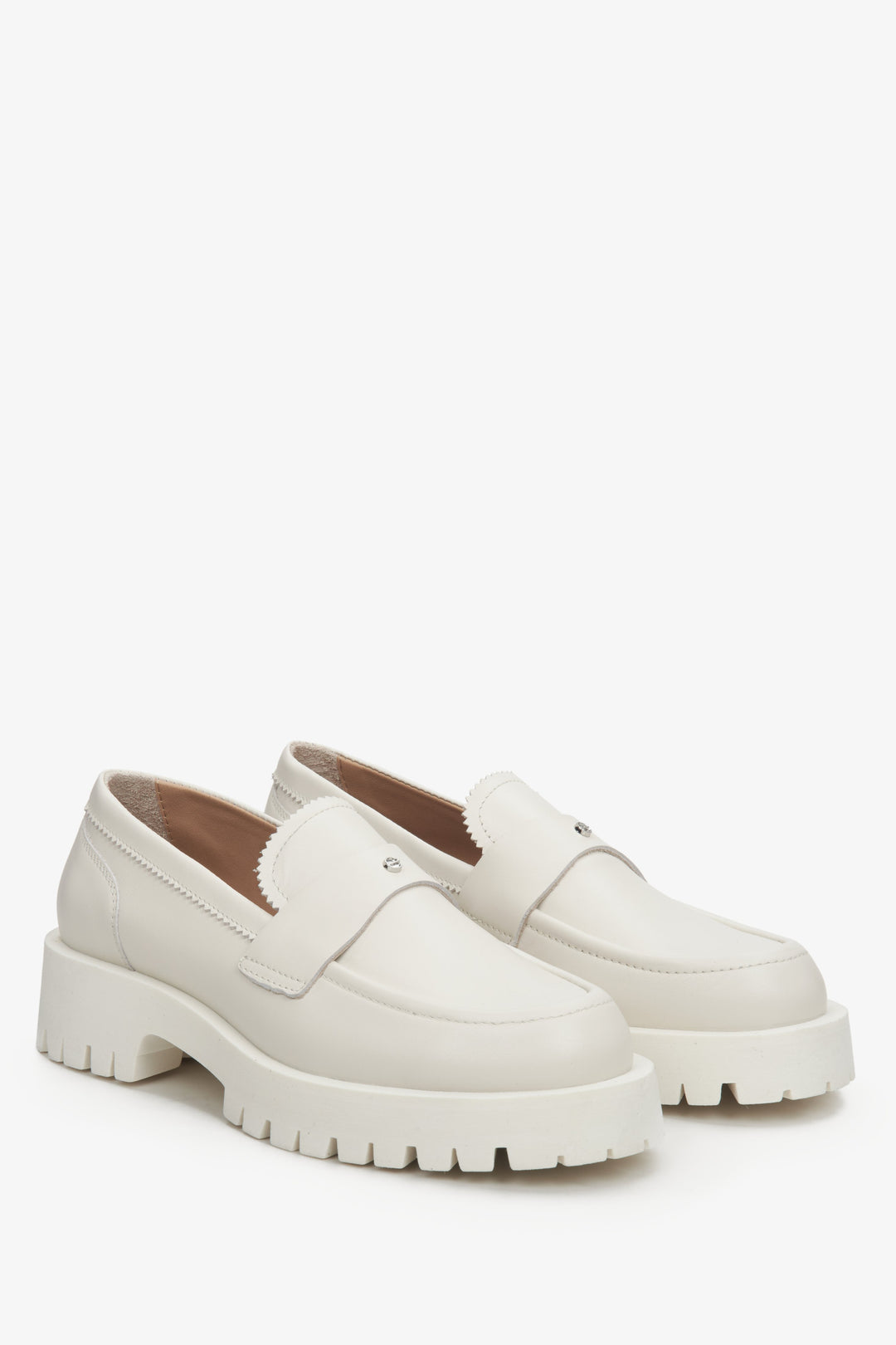 Women's light beige leather loafers with a chunky sole by Estro.