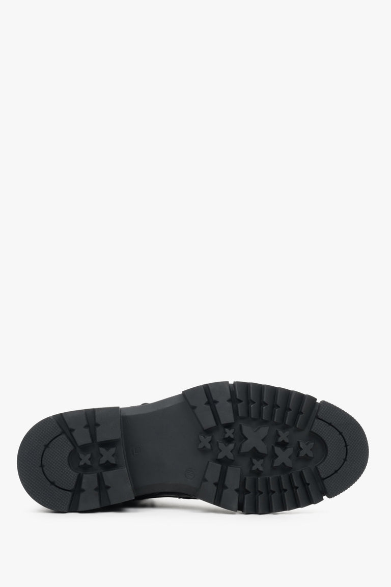 Elevated men's winter boots in black made from genuine leather by Estro - close-up of the sole.