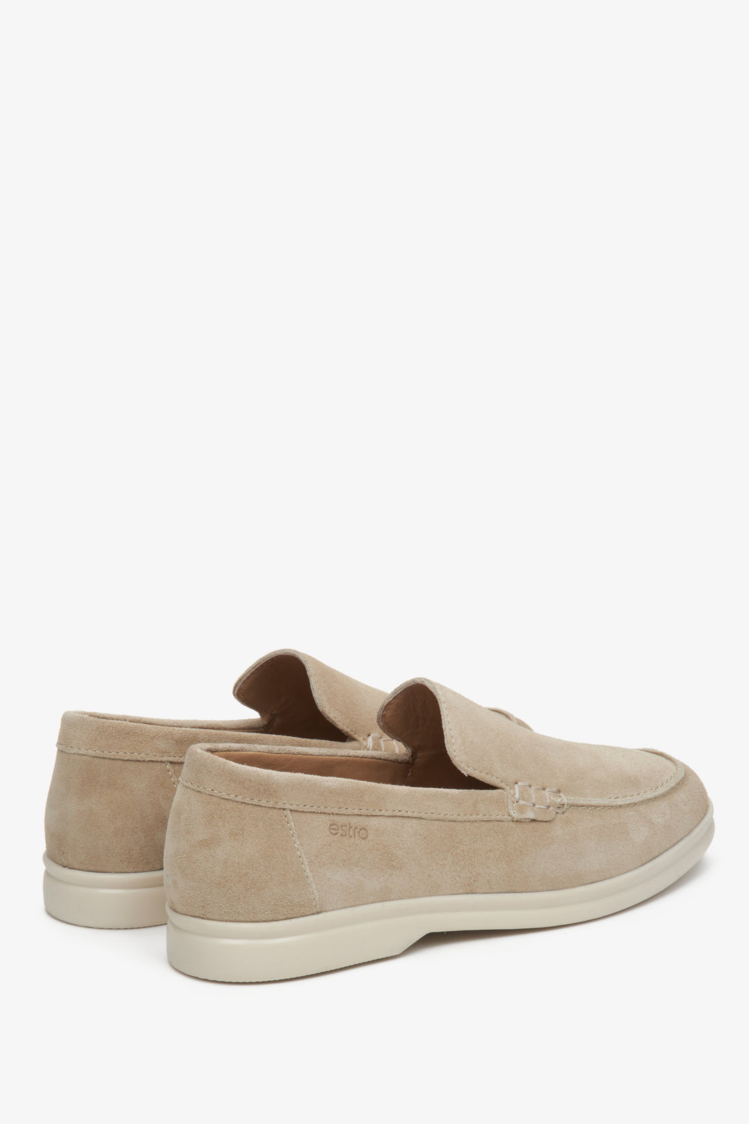 Women's velour loafers in beige Estro - close-up of the heel and side seam of the shoes.