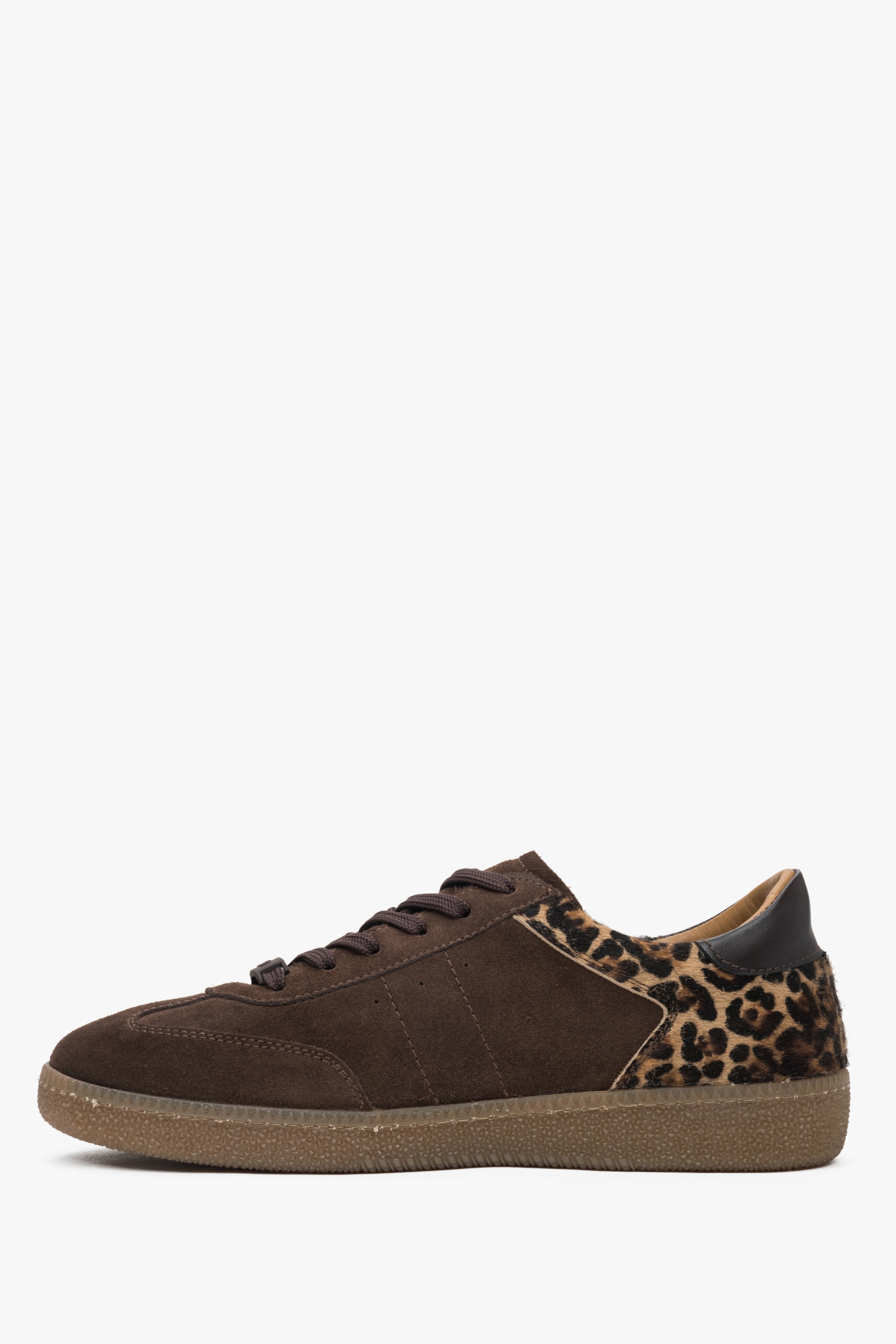 Estro women's sneakers in dark brown, made of luxurious Italian genuine velour and adorned with an animal pattern.