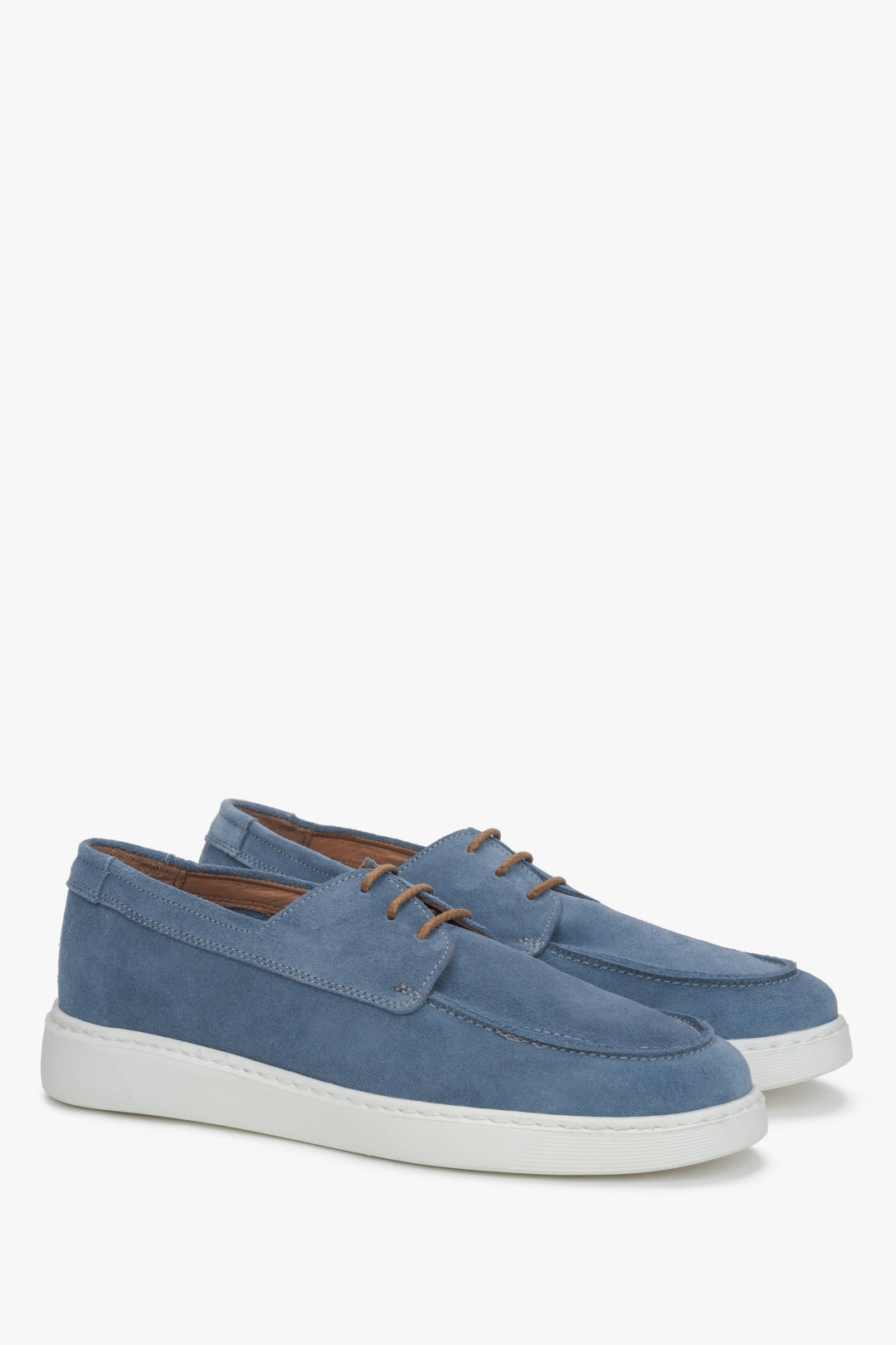 Blue men's derby shoes made of natural velour by Estro.