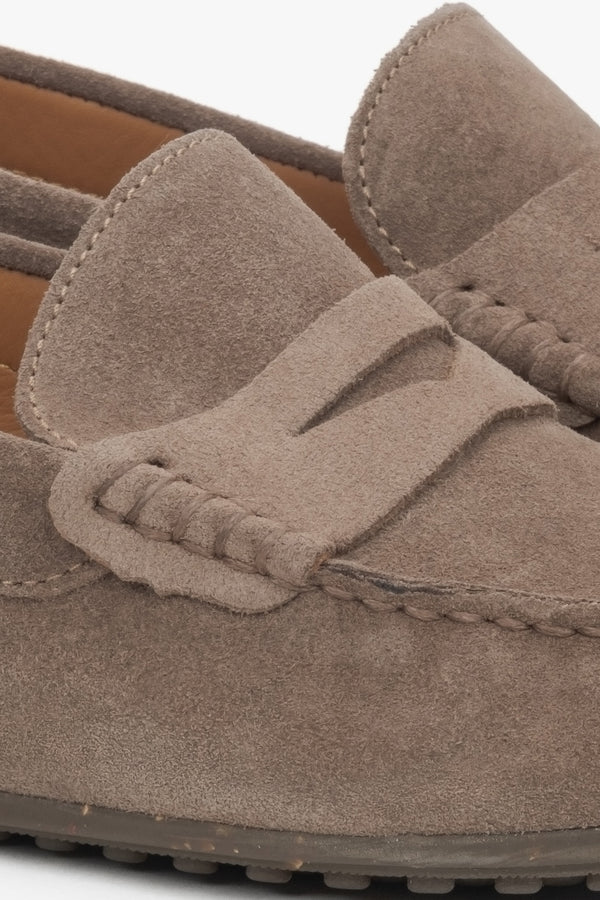 Brown velour men’s moccasins – details.