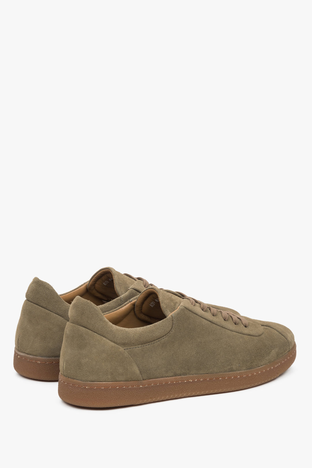 Khaki men's sneakers by Estro made of premium Italian genuine velour – close-up of the heel counter.