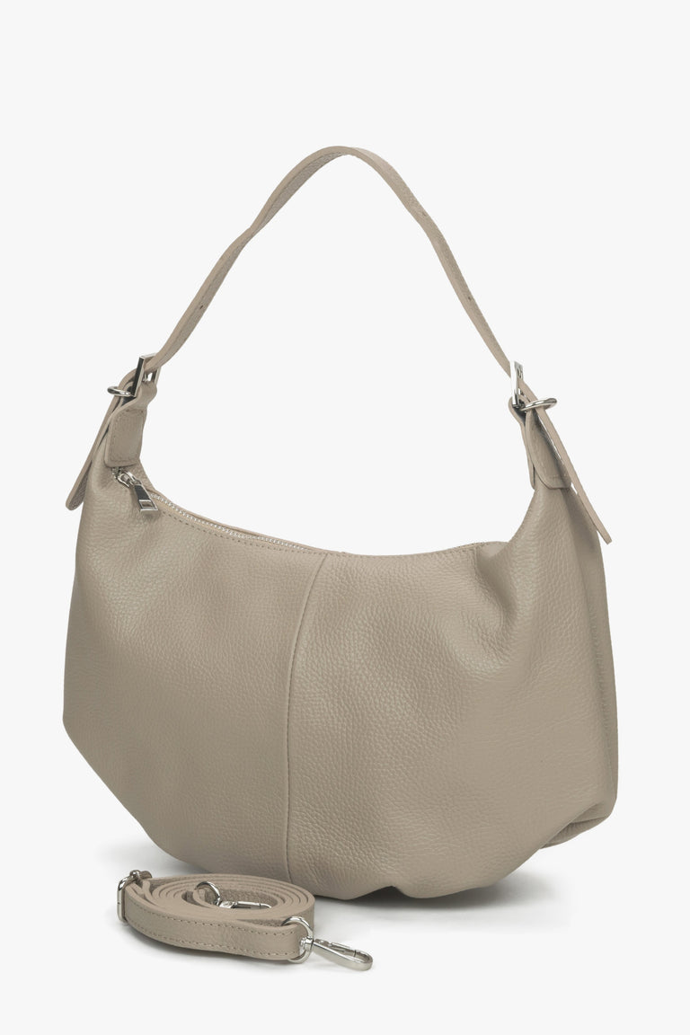 Beige spacious bag made of Italian genuine leather.
