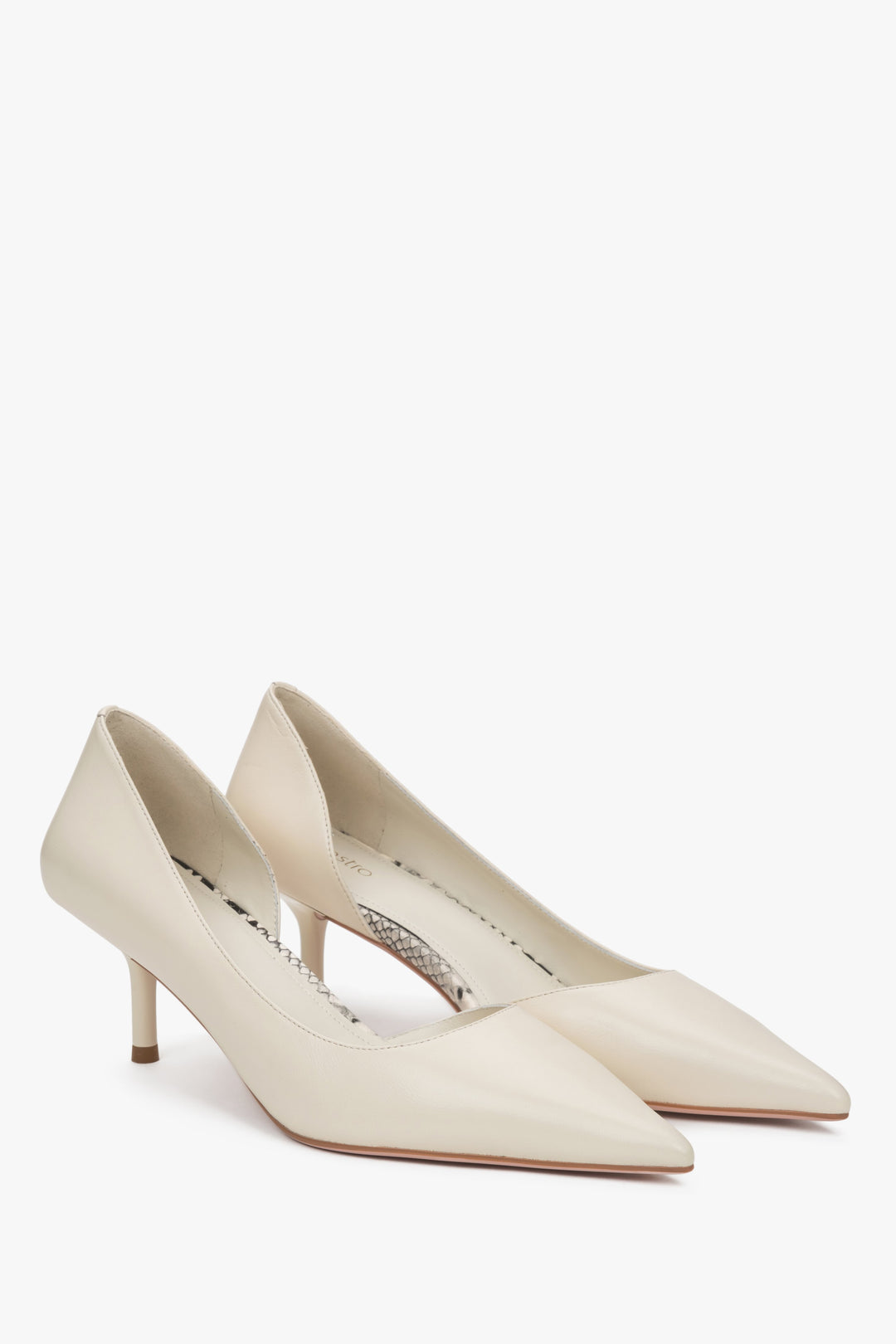 Classic beige Estro women's high heels, made of genuine leather, set on a comfortable low heel.