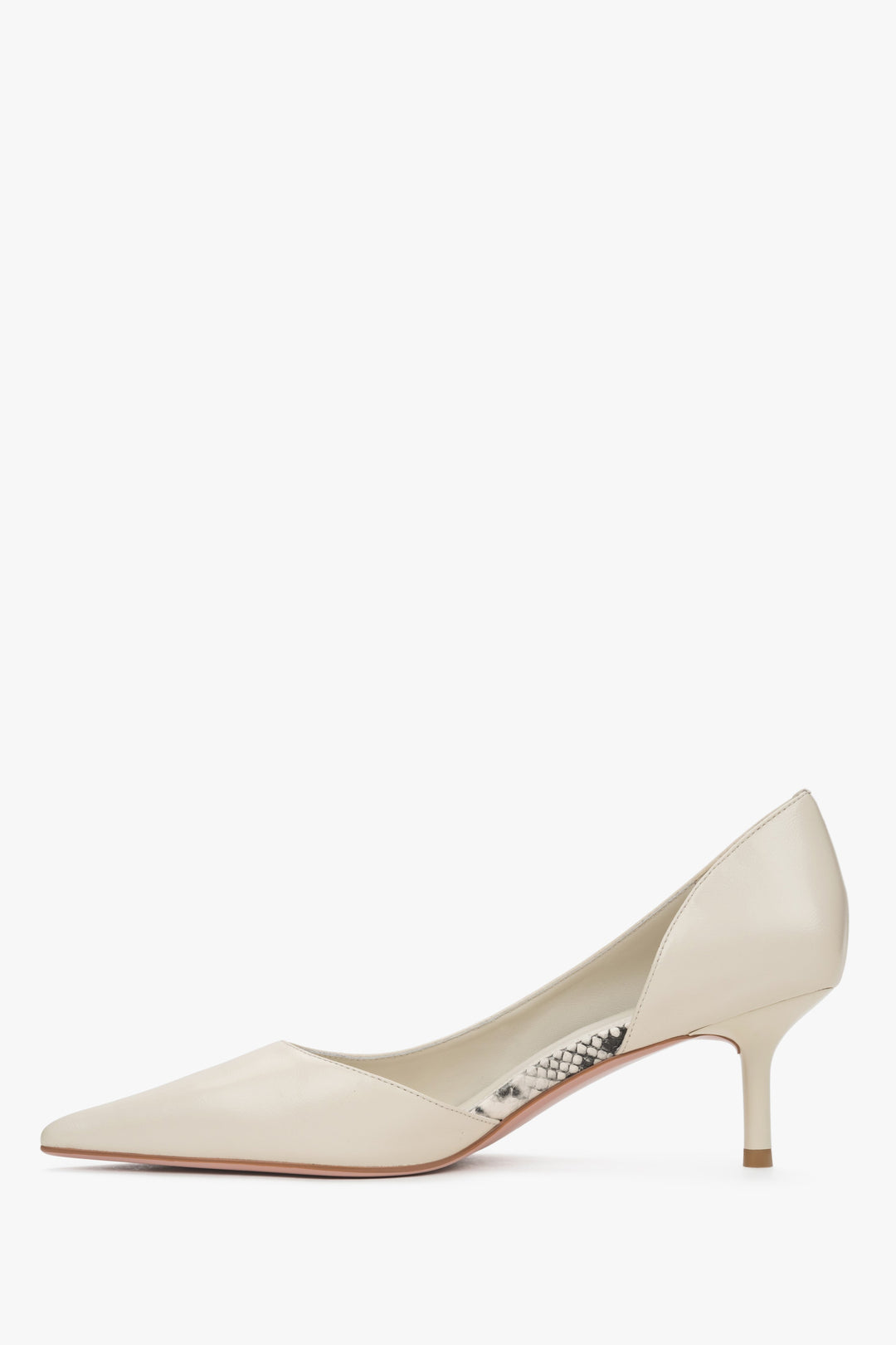Stylish beige Estro women's high heels, made of genuine leather, with a classic design and a low, comfortable heel.