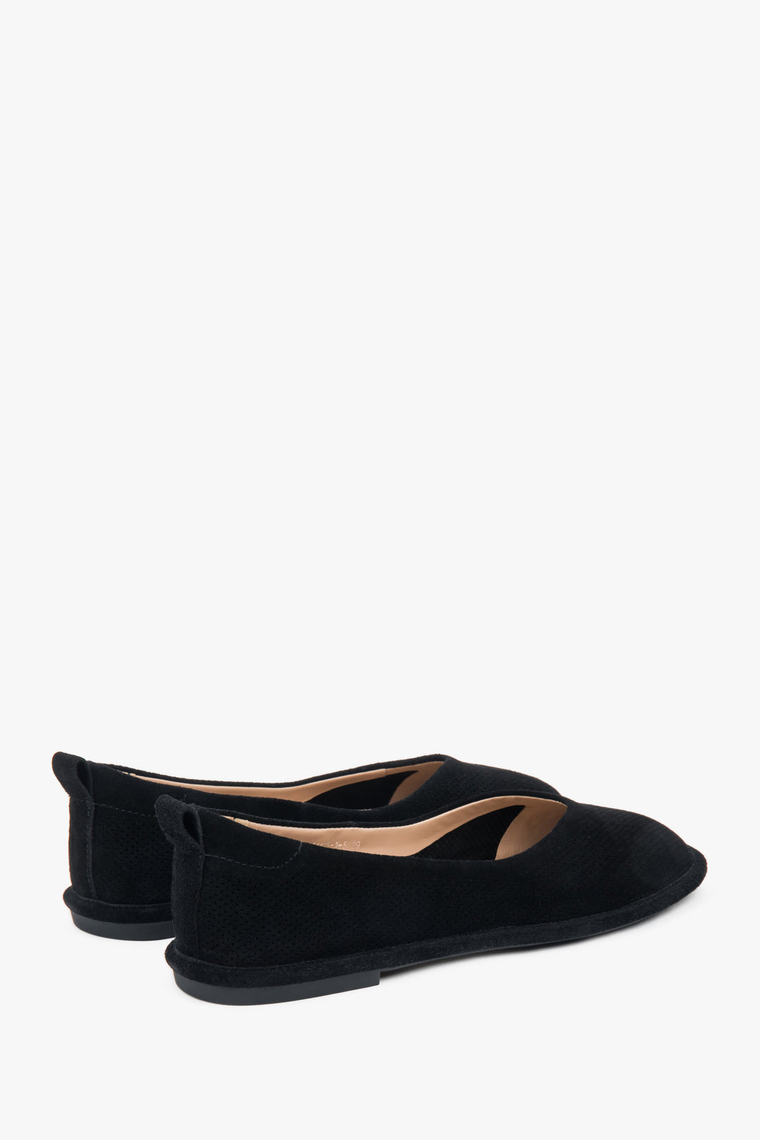 Women's black ballet flats by Estro, made of perforated soft genuine velour – close-up of the heel counter.