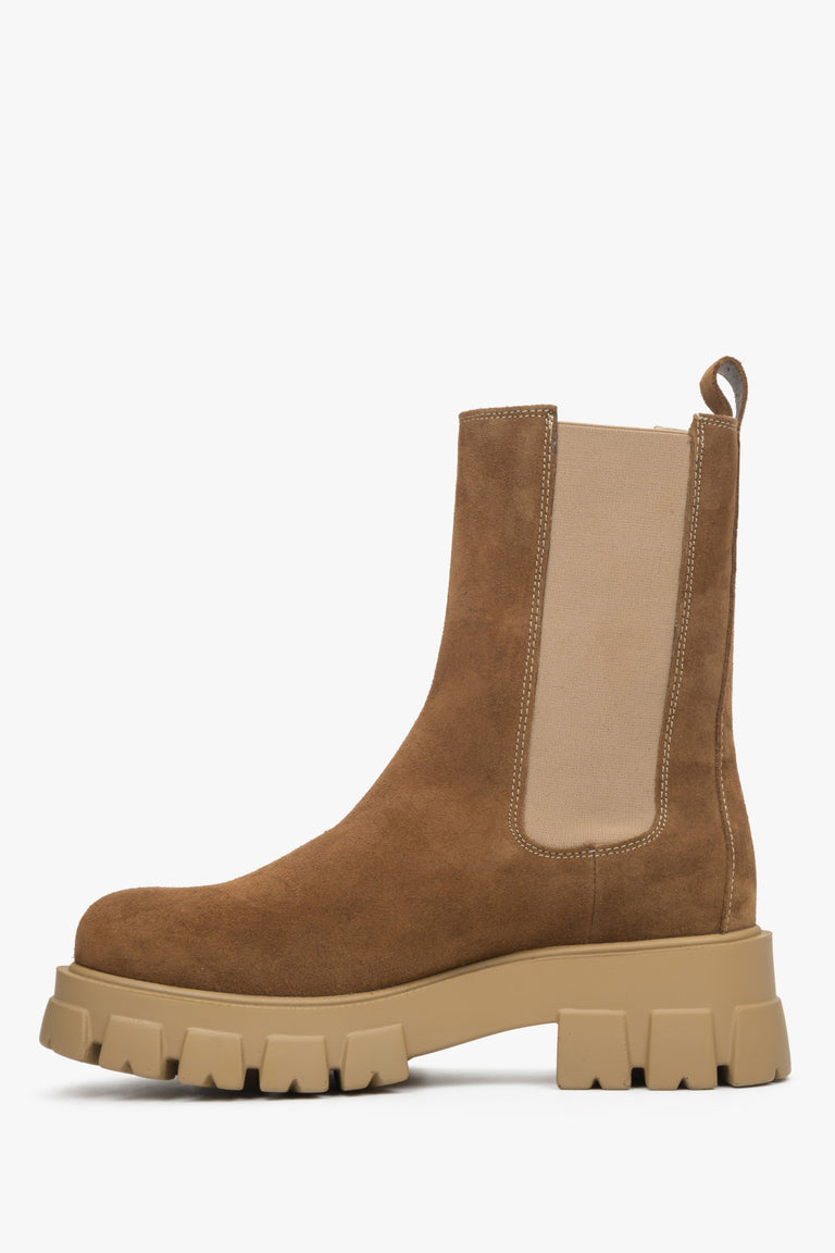 Elegant brown natural velour women's ankle Boots Estro for fall.