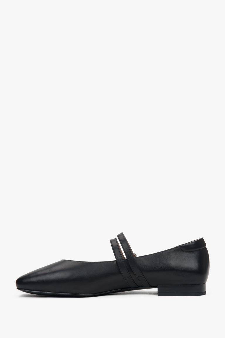 Stylish black Estro women's ballet flats, crafted from high-quality genuine leather, offering comfort thanks to the low heel.