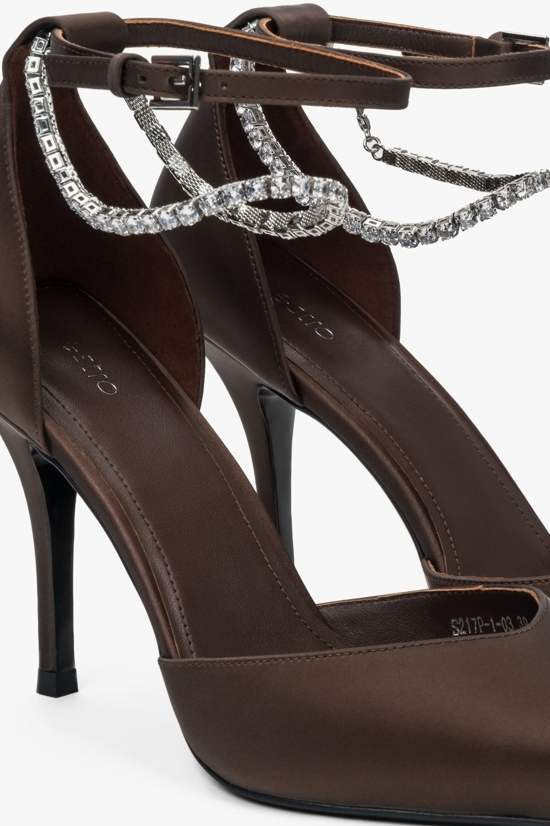 Dark brown pumps on a heel by Estro with crystals and textured finish – close-up of the details.