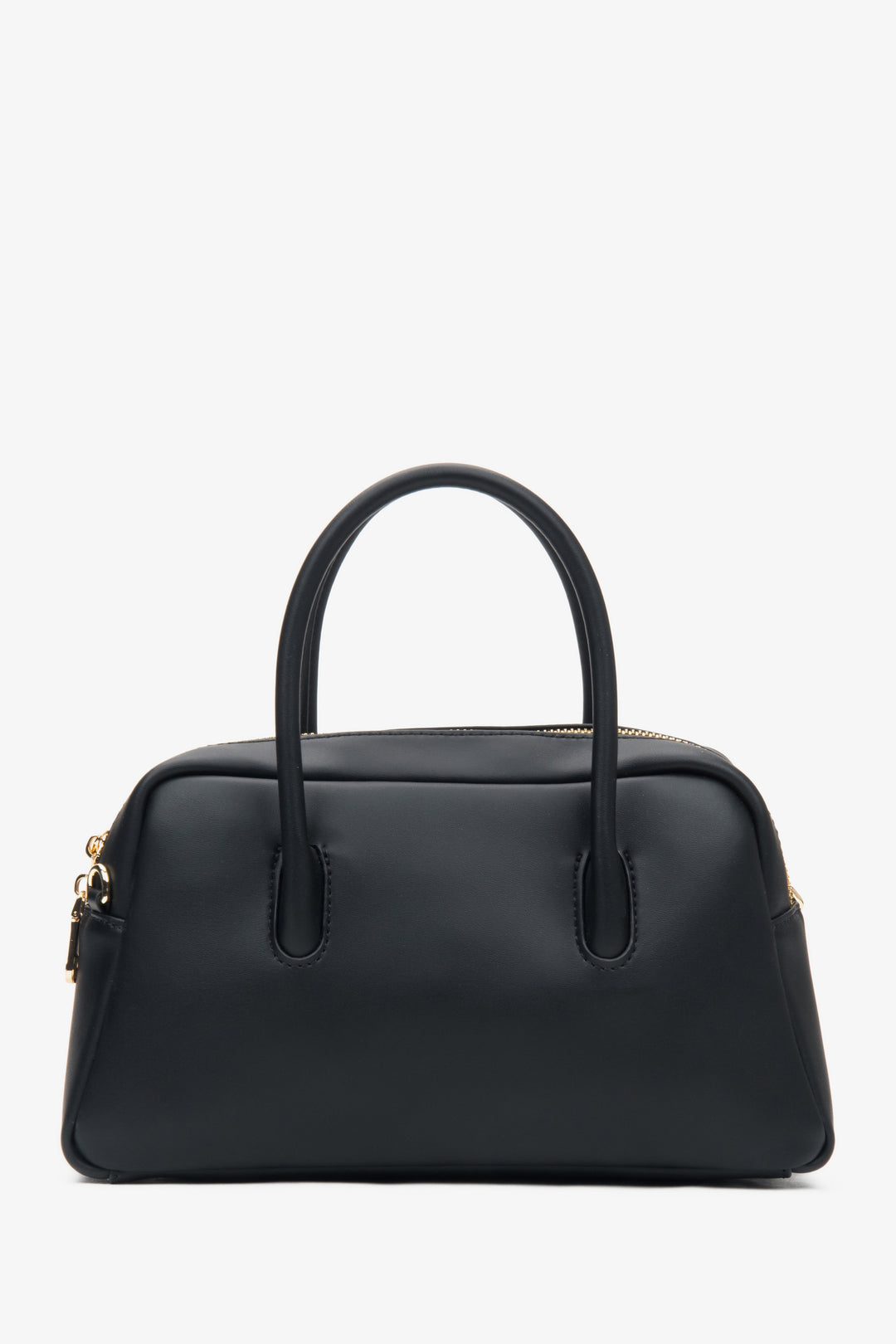 Versatile black women's handbag by Estro, made of genuine leather in a box shape – perfect for any occasion.