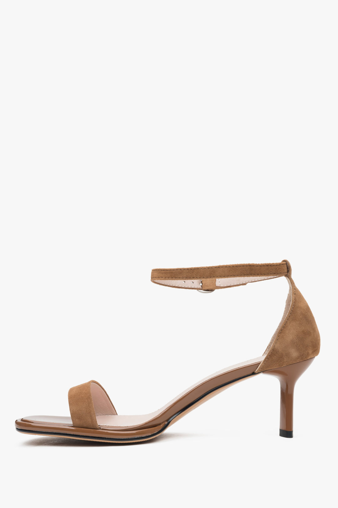 Stylish brown Estro women's sandals, made of high-quality genuine leather, featuring a comfortable heel.