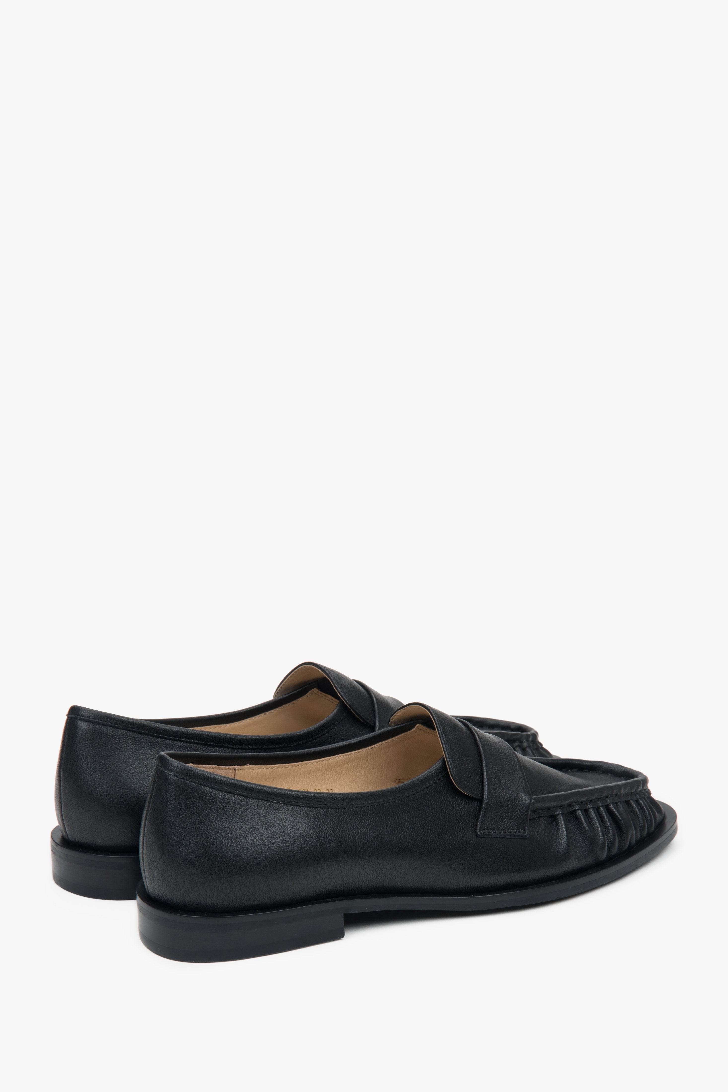Black women's loafers made of natural leather with decorative gathering by Estro.