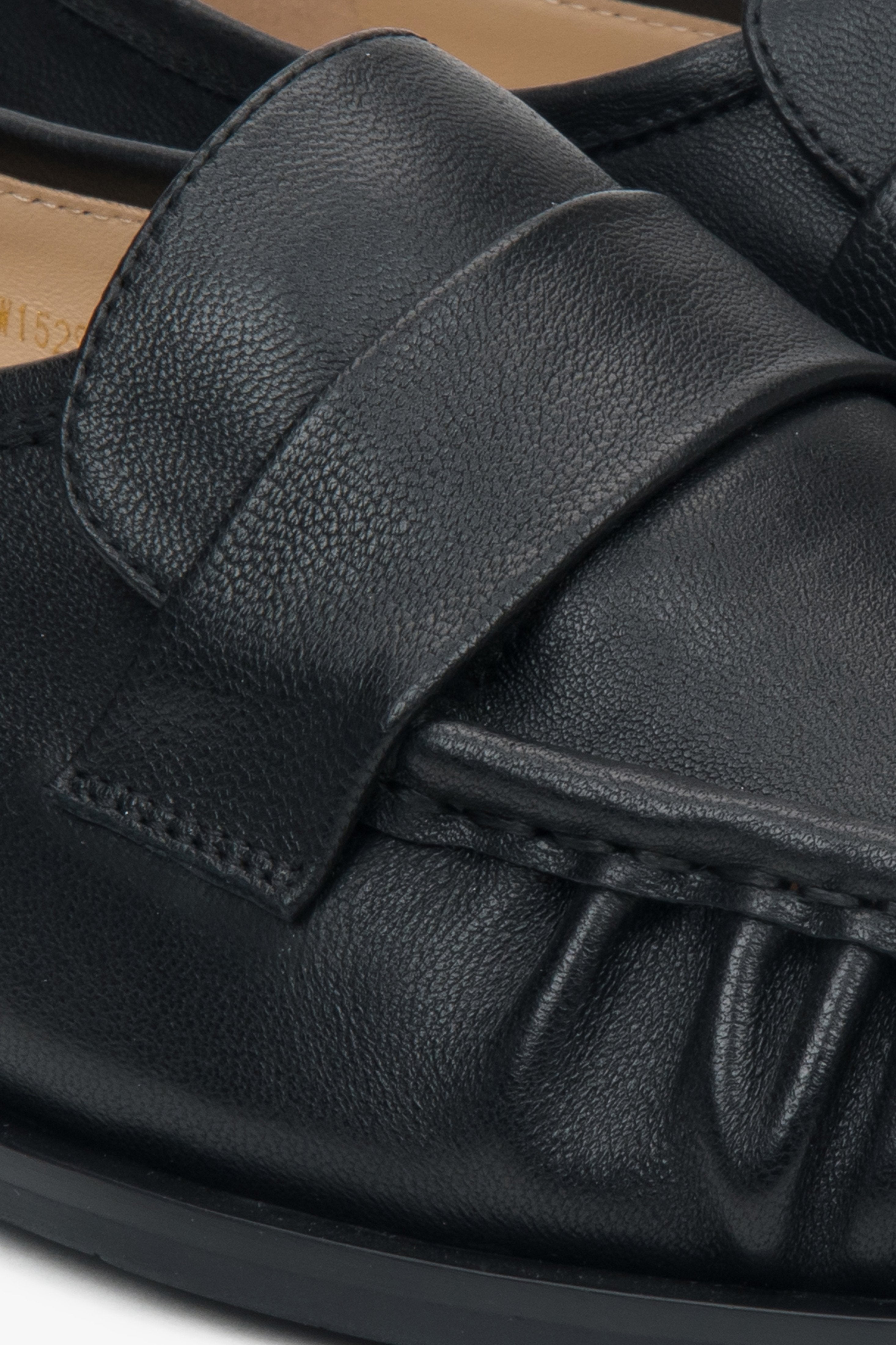 Women's loafers by Estro in black, made of natural leather – close-up on details.