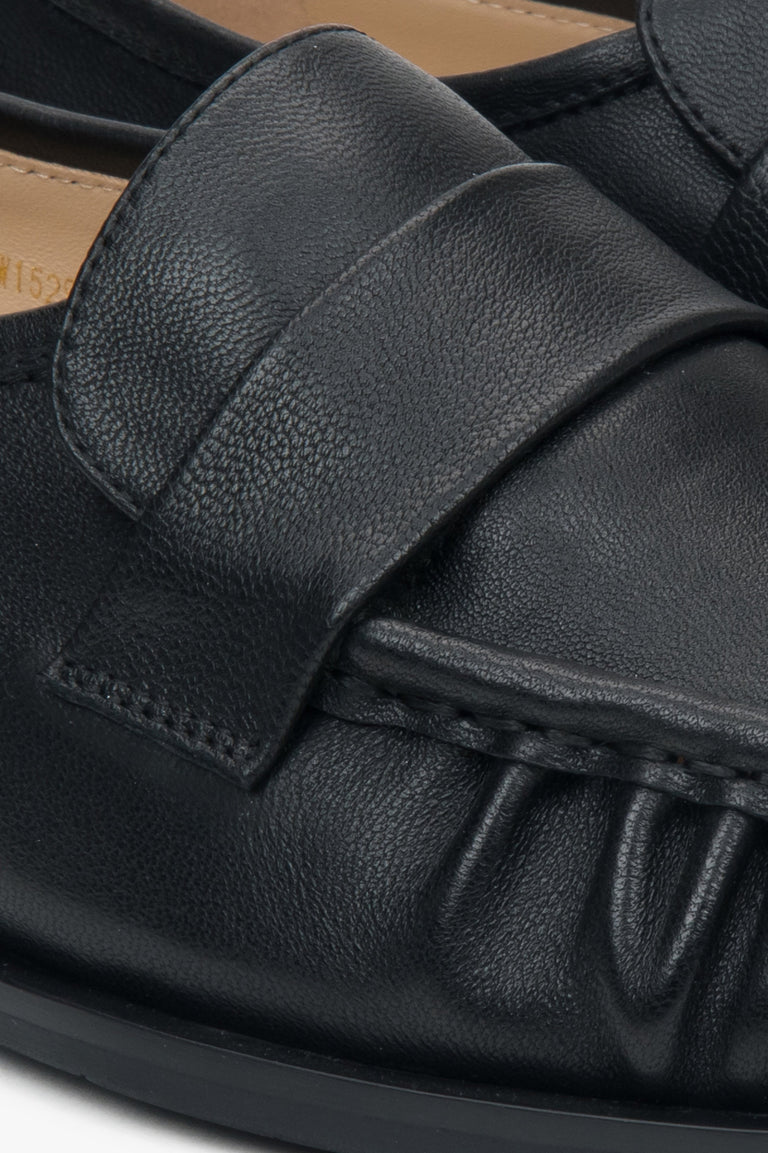Women's loafers by Estro in black, made of natural leather – close-up on details.