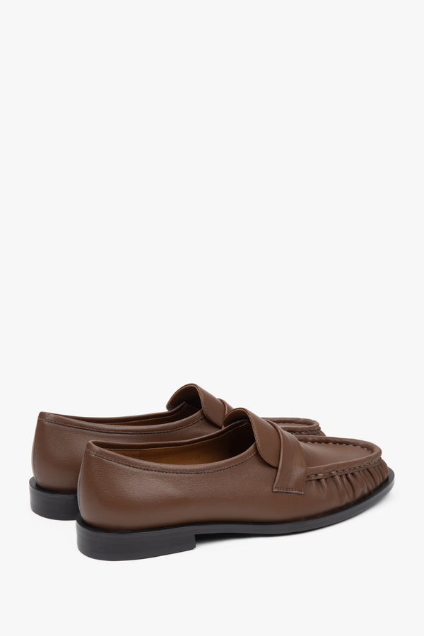 Brown women's loafers made of natural leather with decorative gathering by Estro.