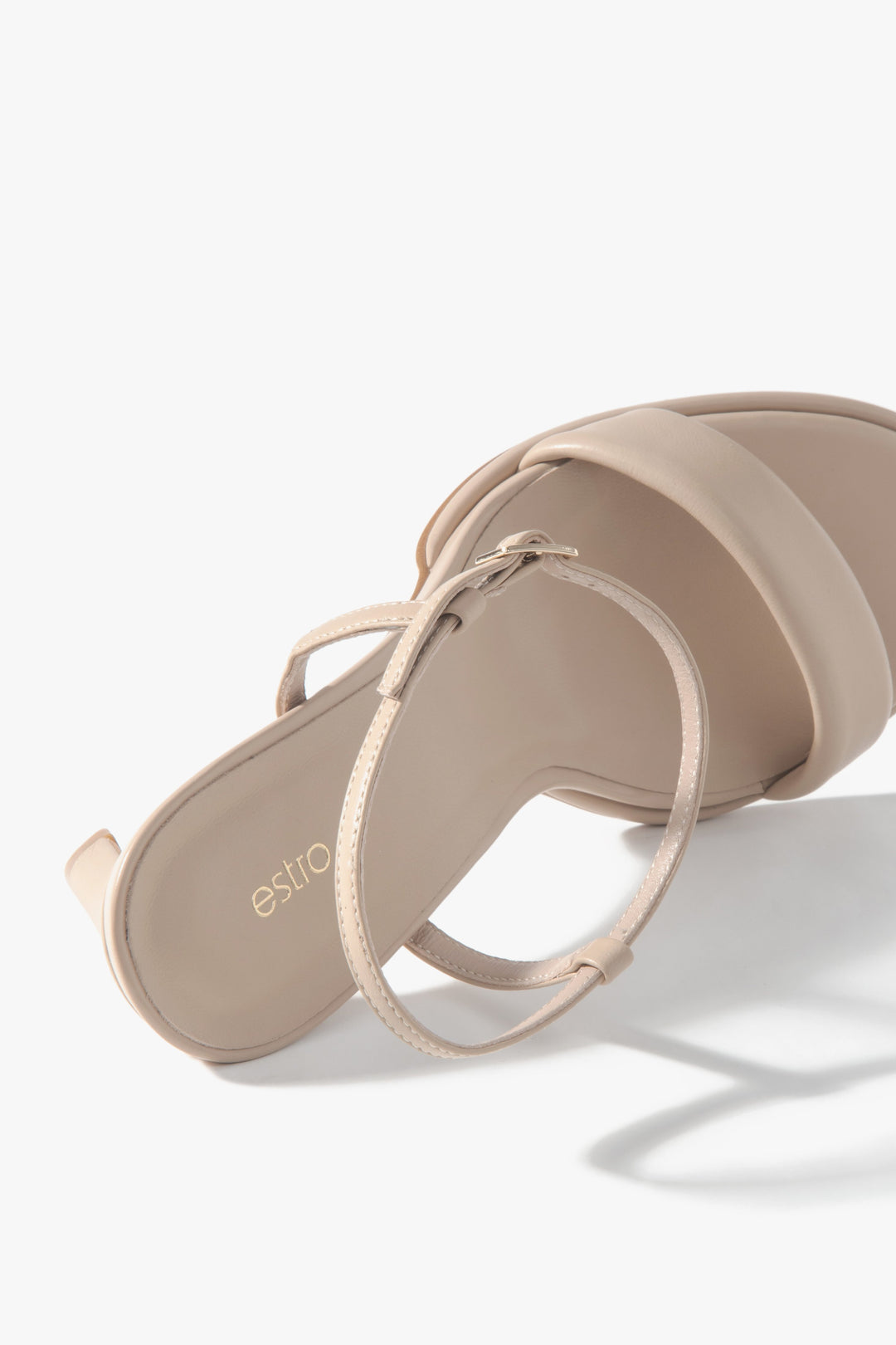 Comfortable beige women's sandals by Estro made of natural leather – details.