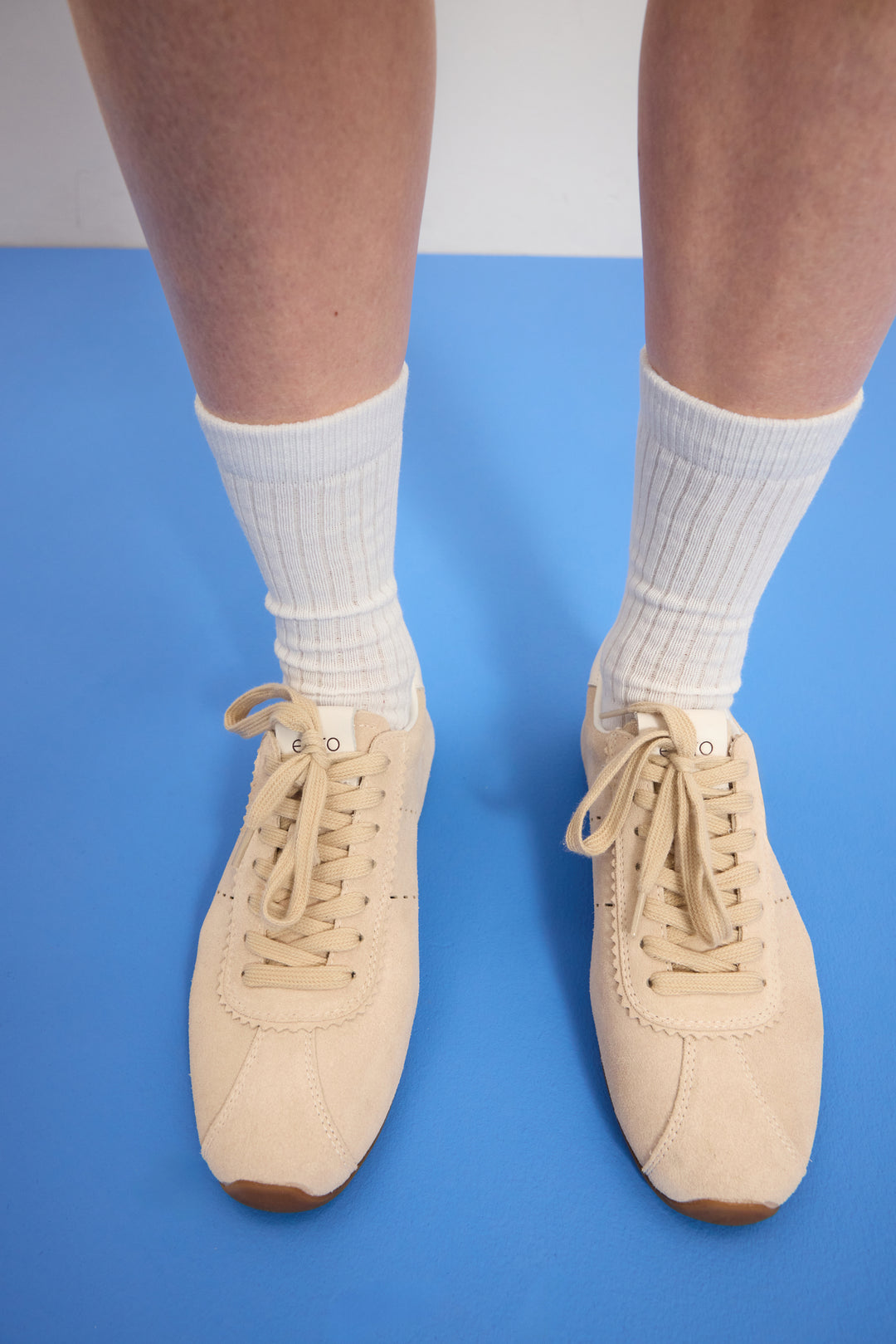 Women's sneakers by Estro made of natural velour in beige with a low sole.