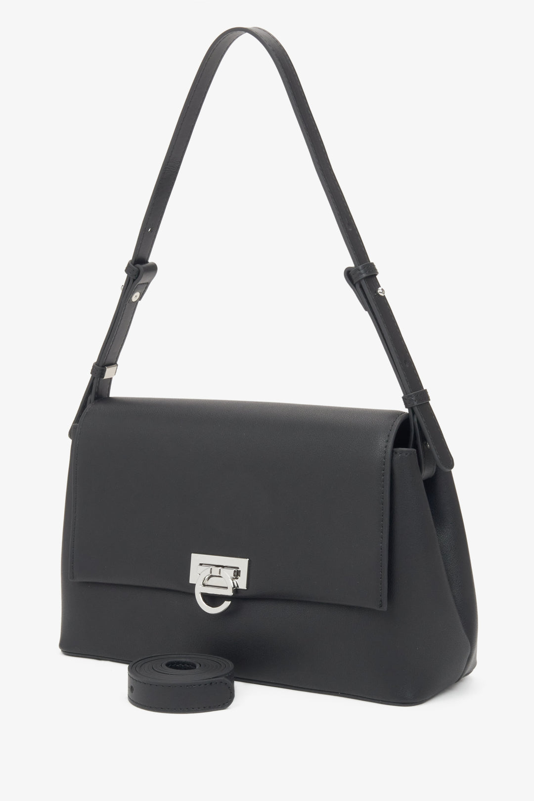 Women's black crossbody bag made of genuine leather, Estro model.