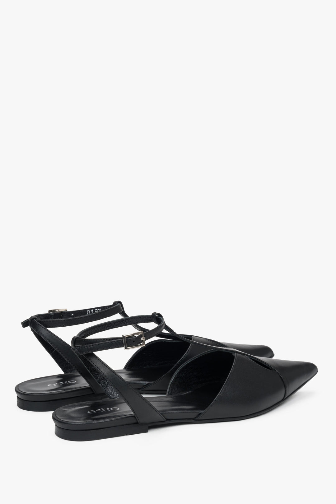 Timeless black women's sandals by Estro, crafted from natural leather and featuring an elegant pointed toe – a classic choice for every woman.