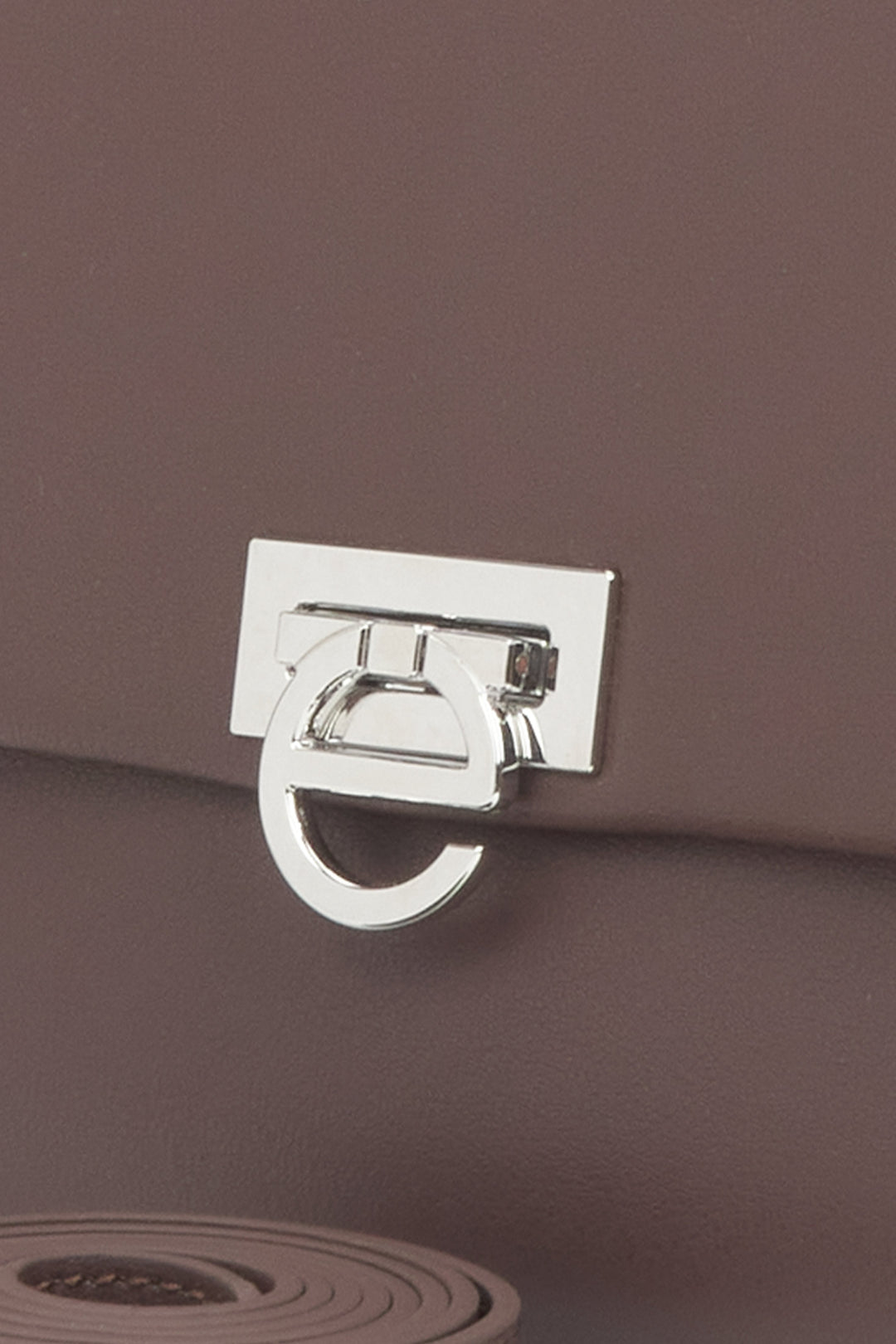 Women's dark brown leather crossbody bag Estro - details.