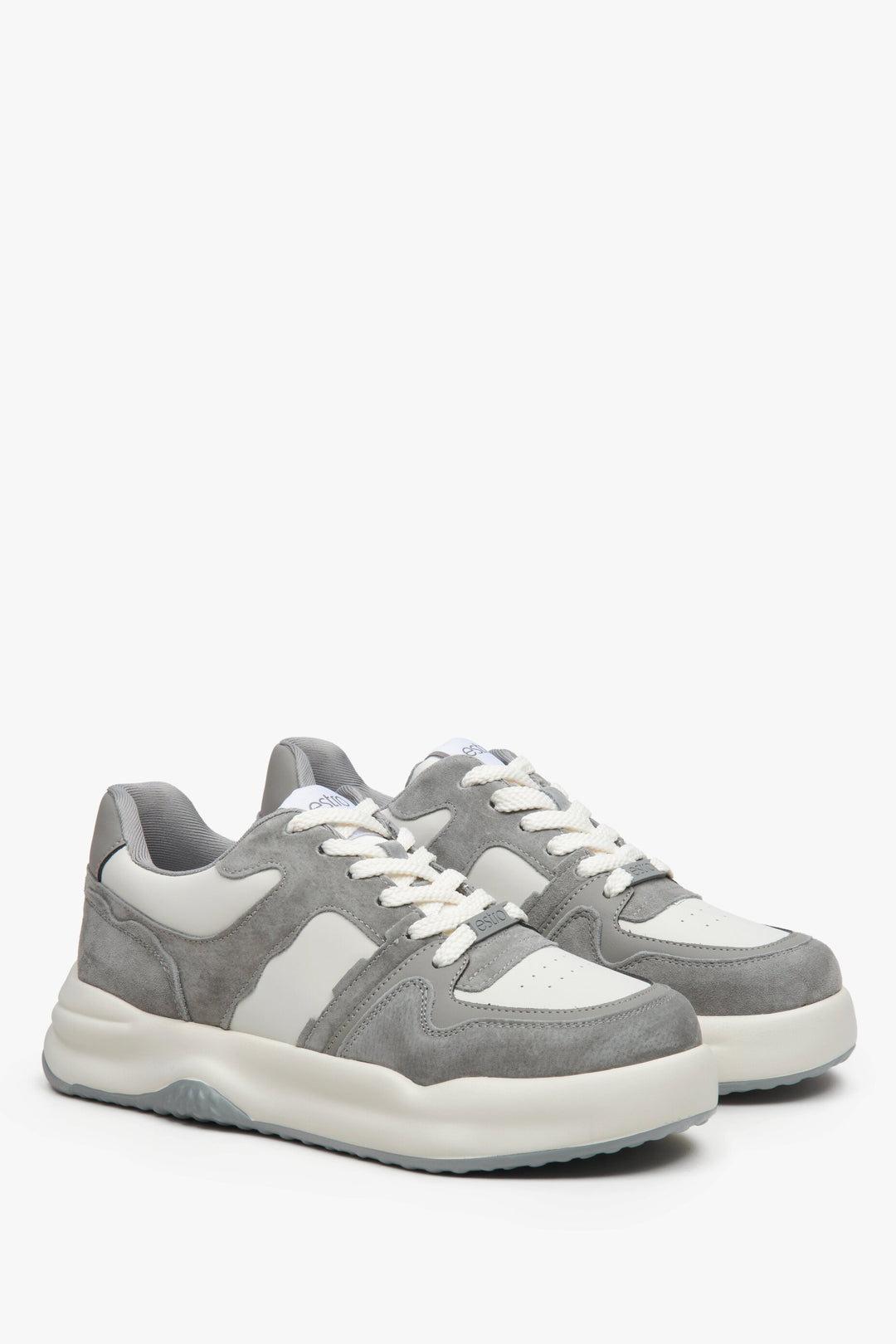 Women's casual sneakers in grey and white Estro - presentation of a shoe toe and sideline.