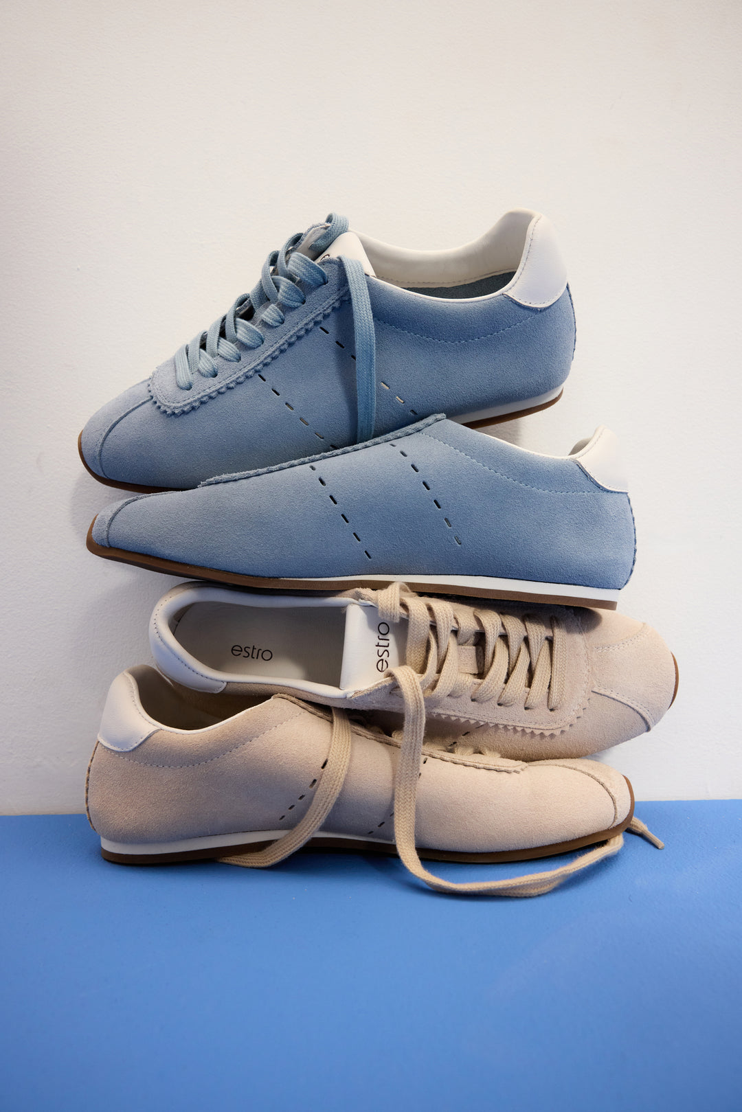Velour women's sneakers by Estro – color presentation.