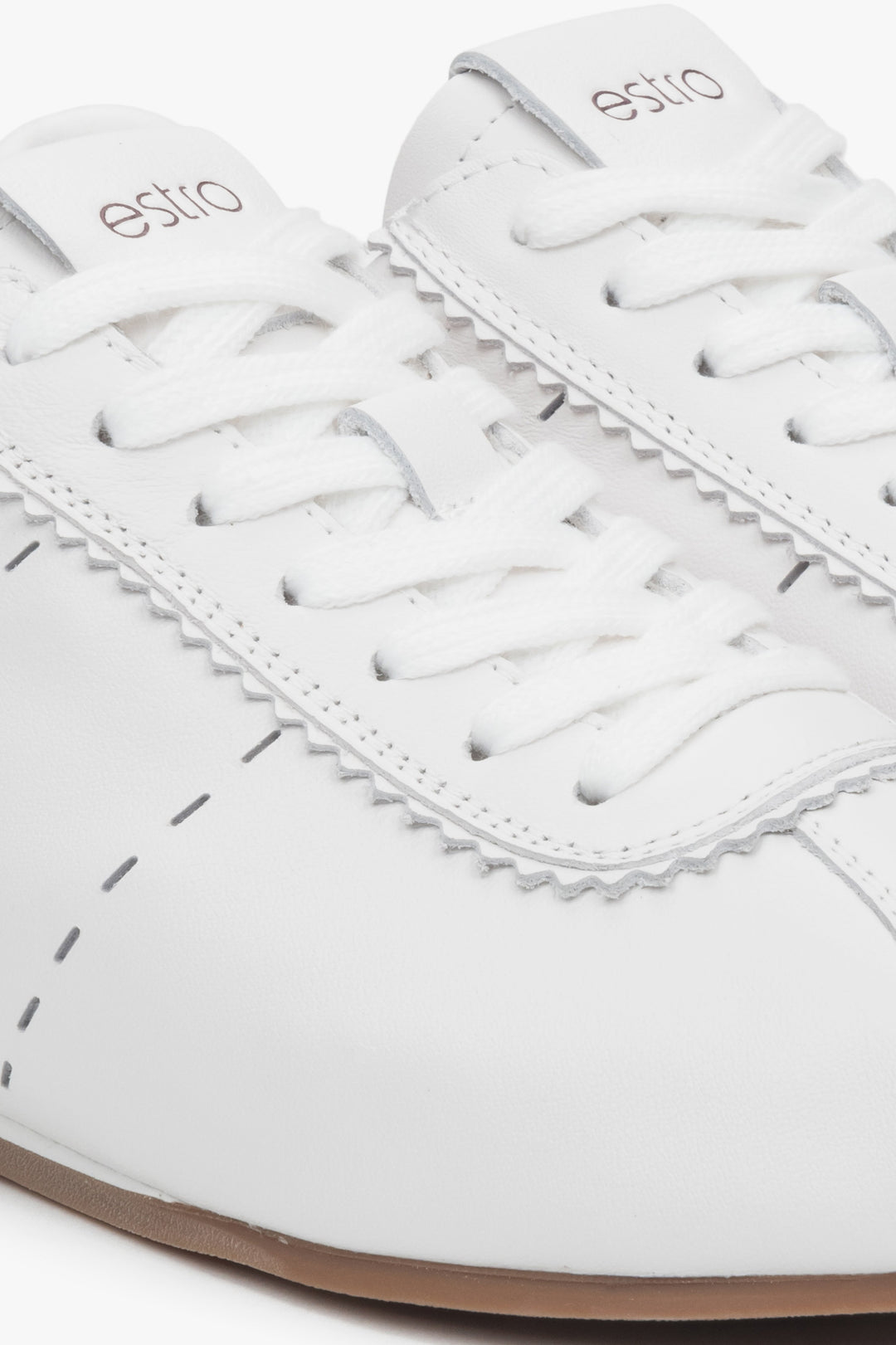 White leather women's sneakers with a low sole by Estro – close-up of the details.